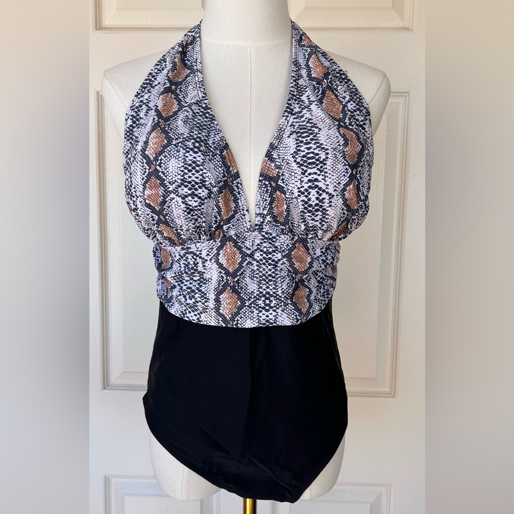 Jess Lea 1-Piece‎ Vacation Cove Halter Swimsuit Reptile Print Size Large